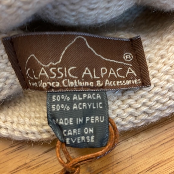 NWT Classic Alpaca Kids Llama hat with ear flaps Size 0 Small CUTE! - Picture 5 of 9